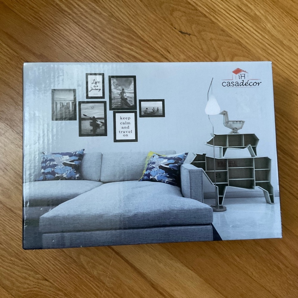 Brand new picture frames set. BNWOT.